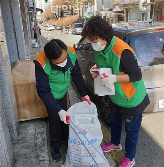 금곡동 통장협의회, 설맞이 도시환경정비 실시 사진 (제공=북구청)