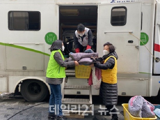 화명3동 ‘찾아가는 빨래방’ 운영 사진 (제공=북구청)