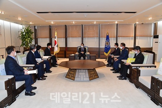 전국원전동맹 국무총리에게  주민들의 염원 강력 전달 사진 (제공=해운대구청)