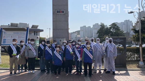 관광지 공중화장실 특별방역을 실시하고 있다. [제공=남구]