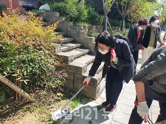 영선2동 통장협의회, 관내 환경정비 실시 사진 (제공=영도구청)