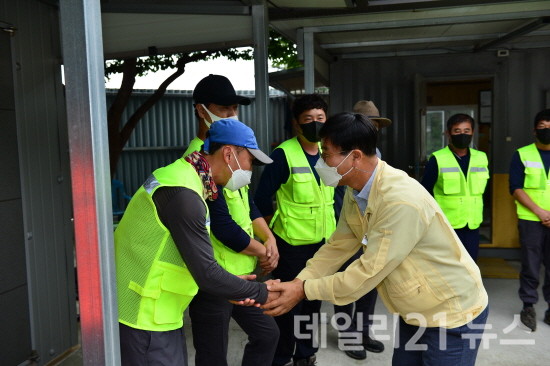 현장방문 모습.[제공=거제시]