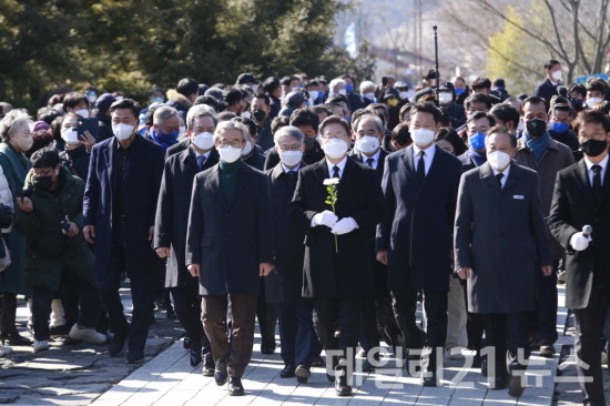 6일 이재명 더불어민주당 대선후보가 김해 봉하마을을 방문했다. [사진=부울경언론연대]