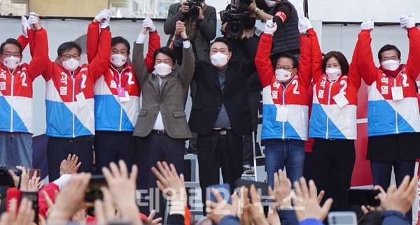 윤석열 대선 후보와 안철수 대표가 부산을 방문해, 마지막 유세를 펼치고 있다.[사진=일요부산DB]