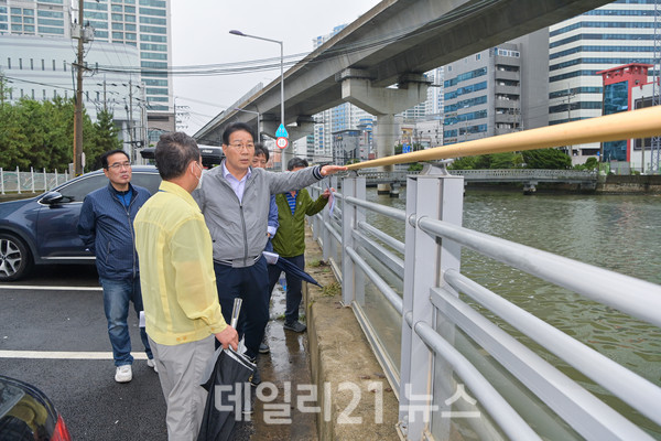 범일2 침수위험 지구 현장확인하는모습,/사진=동구청