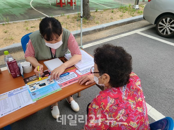 양산시가 독거노인과 중증장애인을 위한 응급안전안심서비스 차세대 댁내장비 518대를 추가로 보급한다./사진=양산시 제공