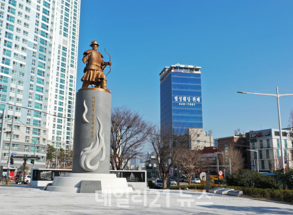 재건립된 윤흥신 동상.[사진=부산 동구청 제공]