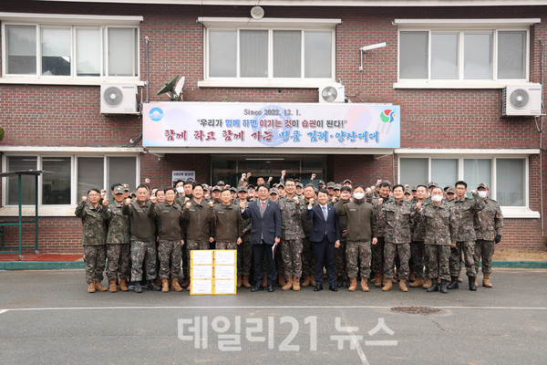 홍태용 김해시장이 설을 맞아 국토 수호에 여념이 없는 관내 군부대를 위문했다./김해시 제공