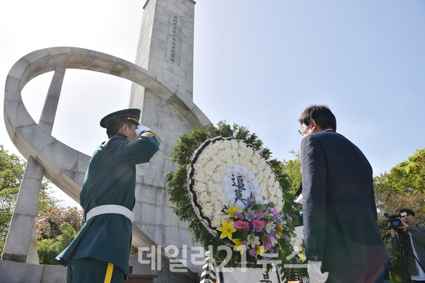 19일 중앙공원에서 제64주년 4·19혁명 기념식에 박형준 시장이 참석했다. / 사진 = 부산시 제공