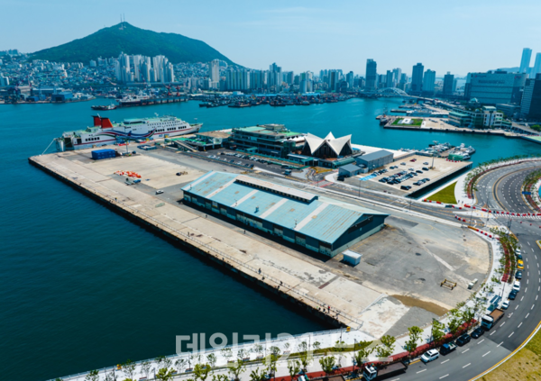 부산시는 중소벤처기업부 스타트업 파크 공모'사업에 북항 제1부두가 글로벌 창업 허브'조성지로 최종 선정됐다고 밝혔다. / 사진 = 부산시 제공